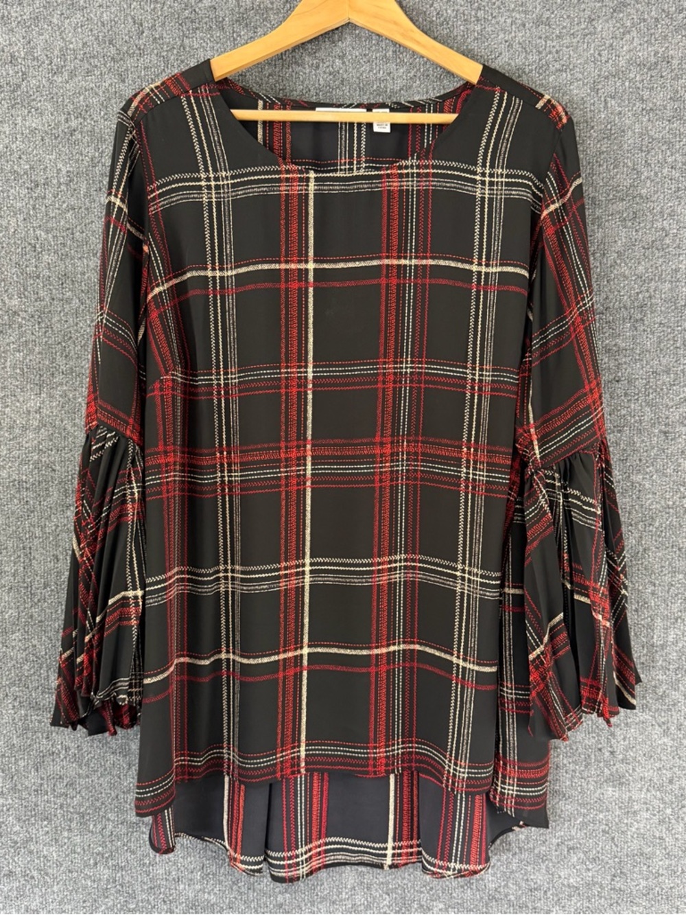 Susan Graver Womens Plaid Pleated 3/4 Bell Sleeves Top Size 18W Black Red Office